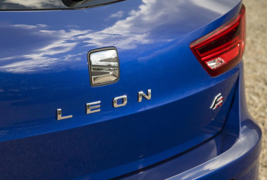 Логотип Seat Leon ST FR 2017 года  (UK) (фото 2 из 27)